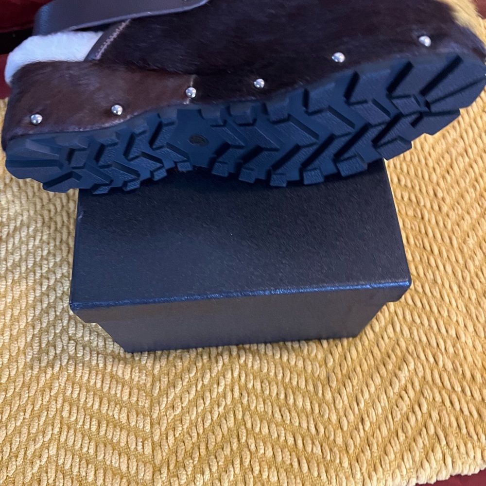 Brown and Black Fur-Lined Boots size 42